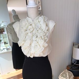 Romeo + Juliet Ruffle black and white